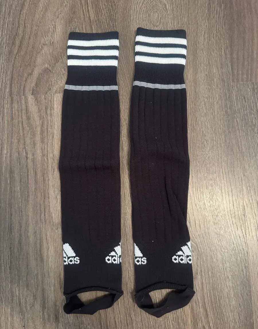 FOTBALOVÉ ŠTULPNY ADIDAS – ČERNOBÍLÉ