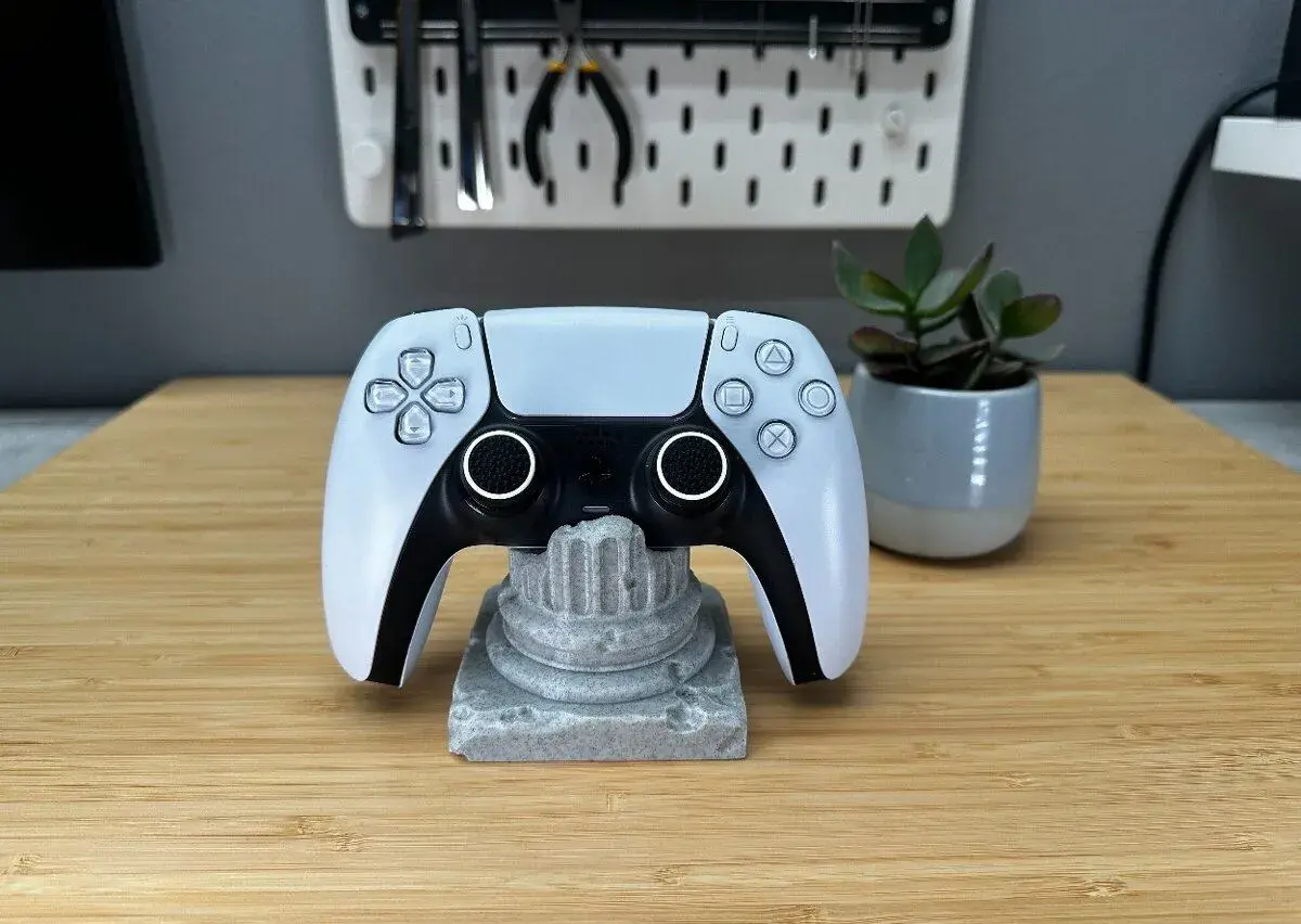 Stojánek/držák na ovladače Playstation - antický sloup