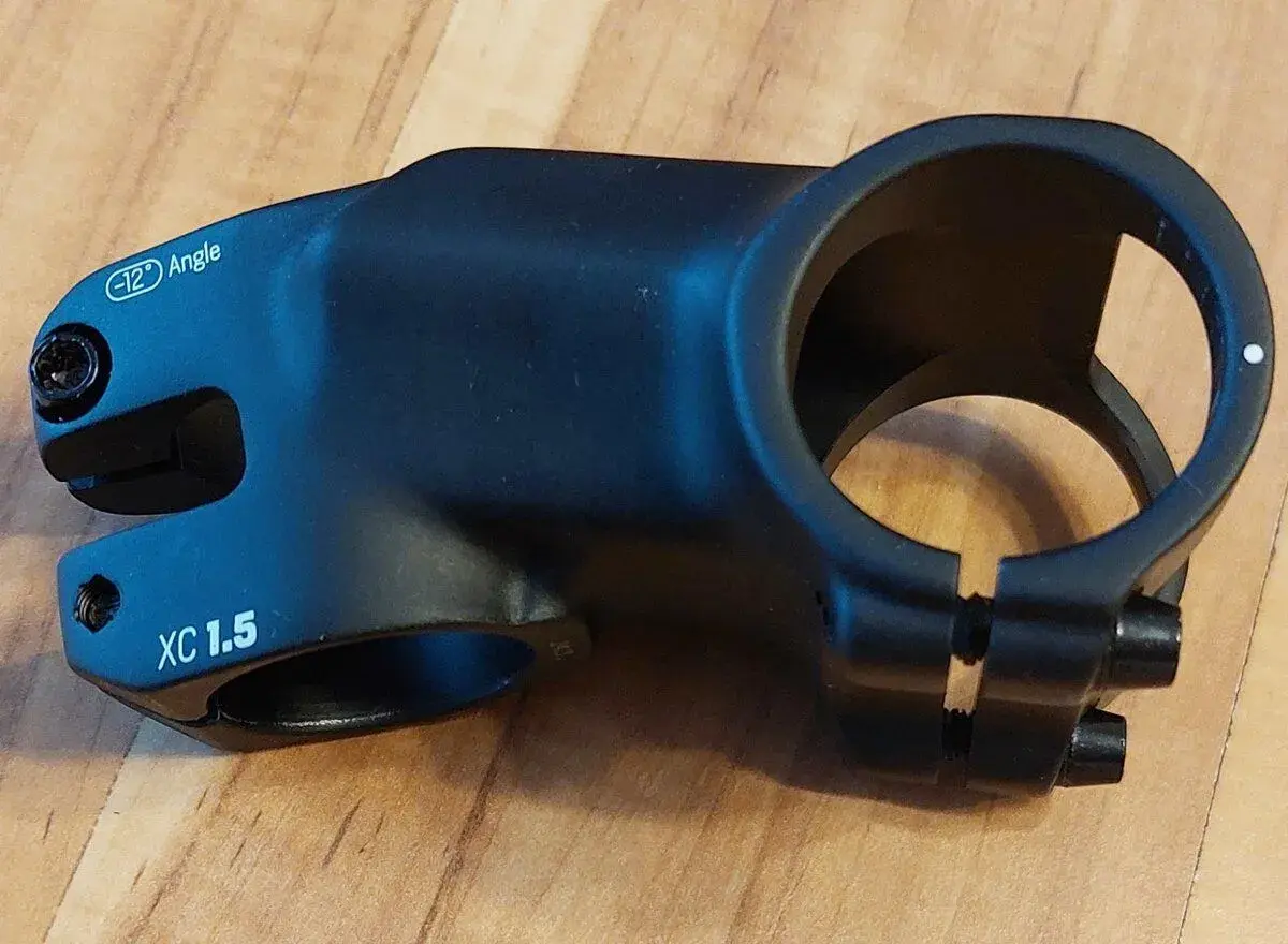 Nízkoprofilový představec SYNCROS Stem XC 1.5, nový, neježdě