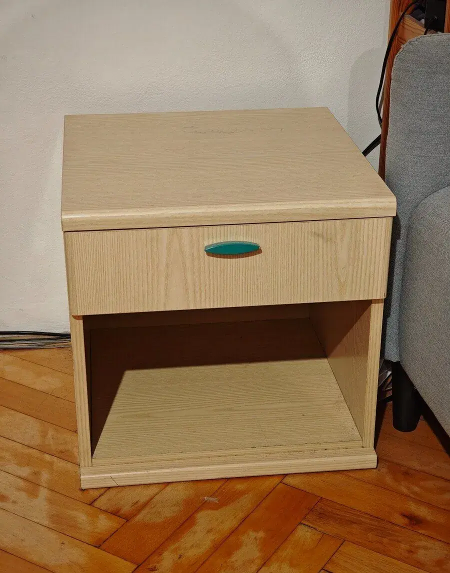 Noční stolek 45x45x45 cm