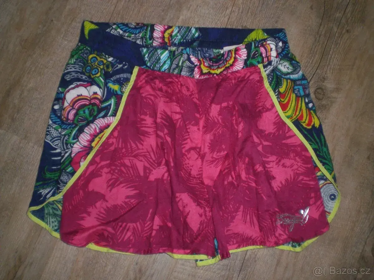 kratasova sukne Desigual 14 let