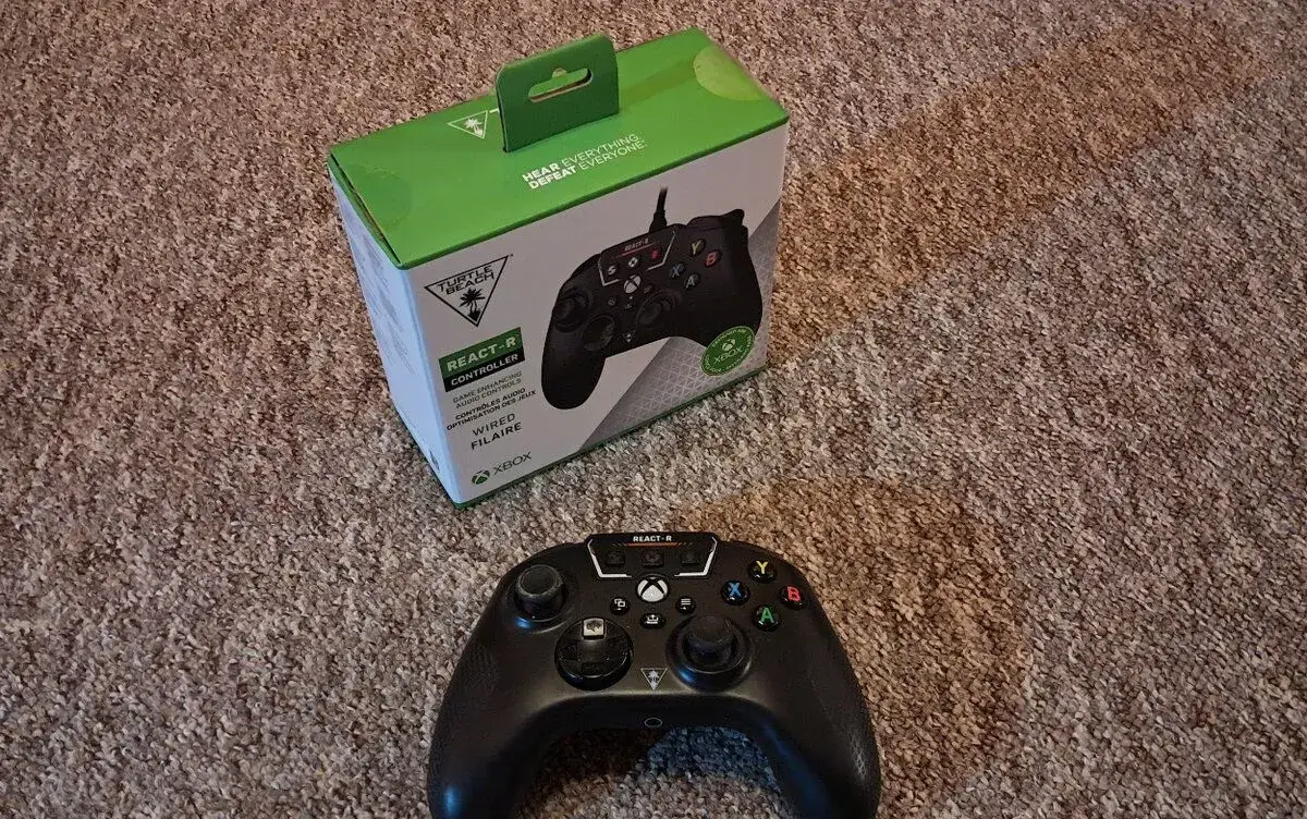 Xbox Wireless Controller + USB-C Cable