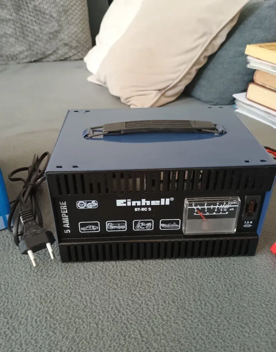 Nabíječka autobaterií Einhell BT BC 12 V