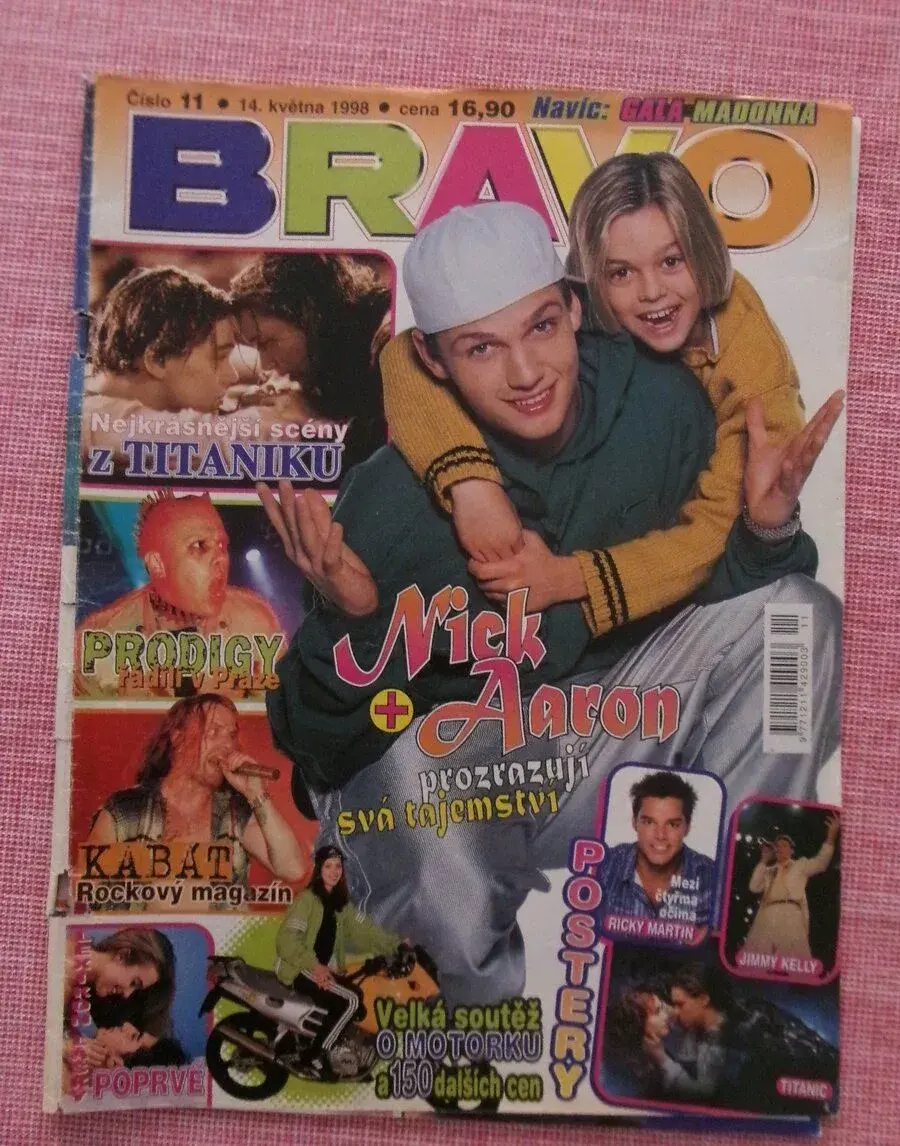 Bravo 11/1998 - komplet, poškozená obálka.