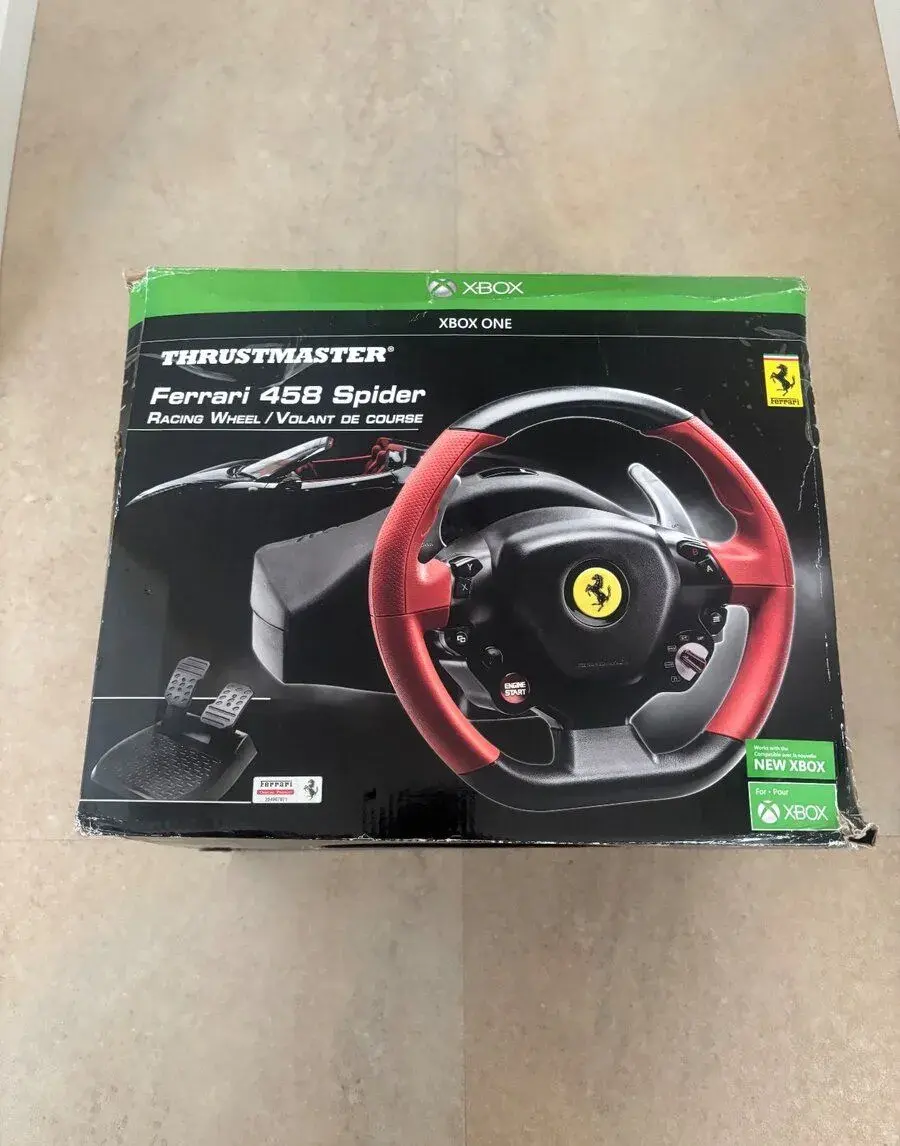Thrustmaster Ferrari 458 Spider – volant + pedály pro Xbox