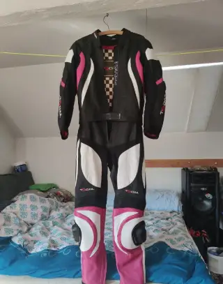 Kombinéza na moto dámská