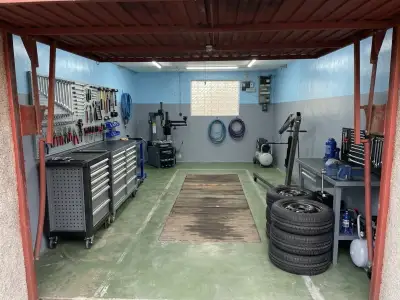 Řadová garáž s montážní jámou