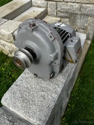 Elektromotor s převodovkou