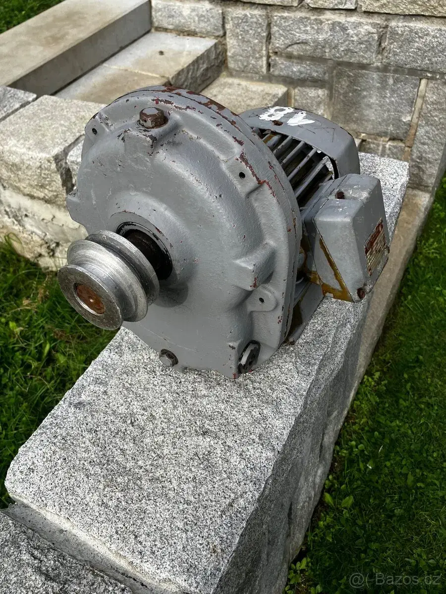 Elektromotor s převodovkou