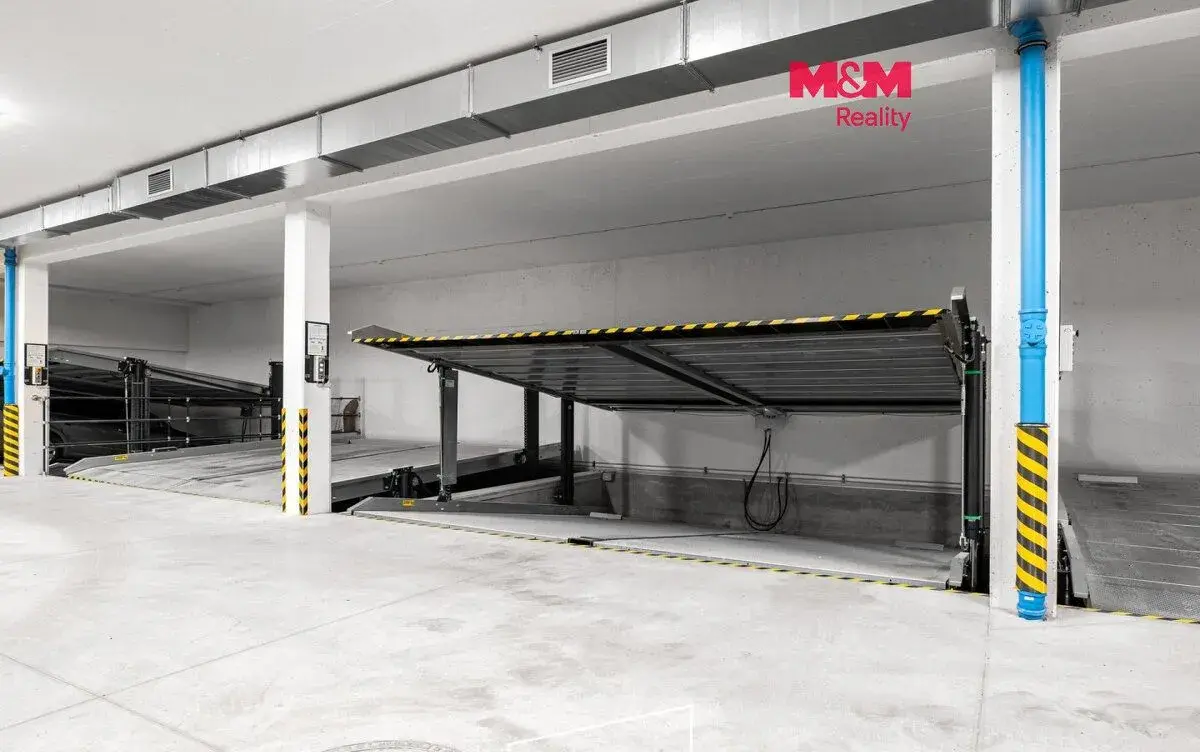 Pronájem garážového stání, 15 m², Plzeň, ul. Na Jíkalce