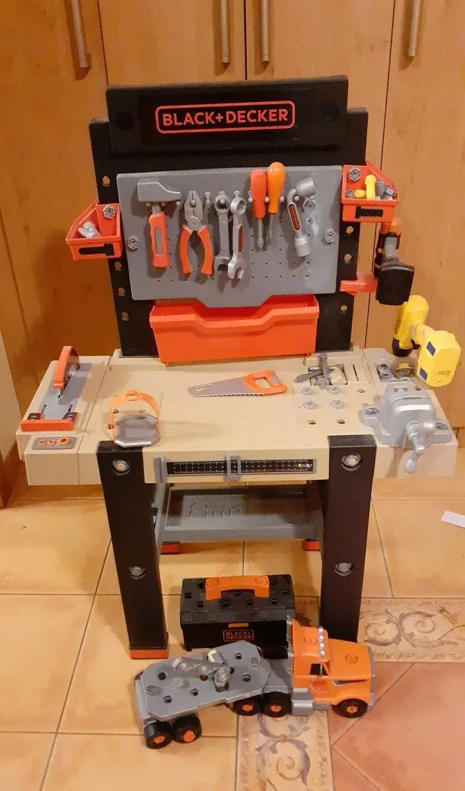 pracovní dílna Smoby Black & Decker +Kamion s nářadím