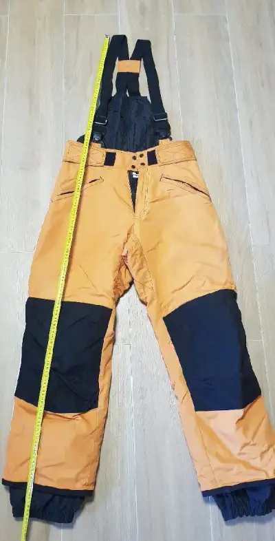 Kalhoty na snowboard, lacláče.