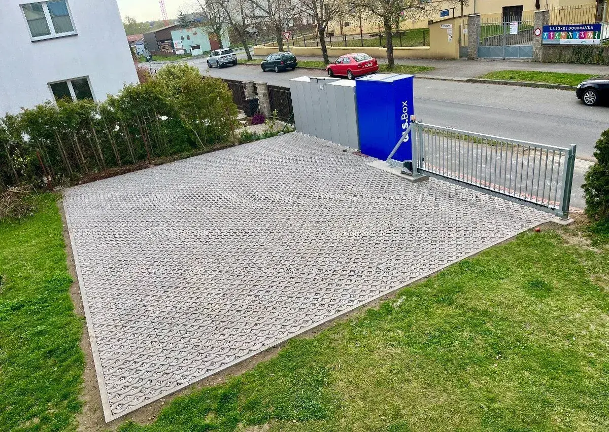 Parkovací místo Plzeň Doubravka, ulice Na Dlouhých