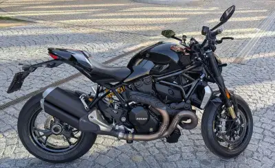 Ducati Monster 1200R Thrilling Black