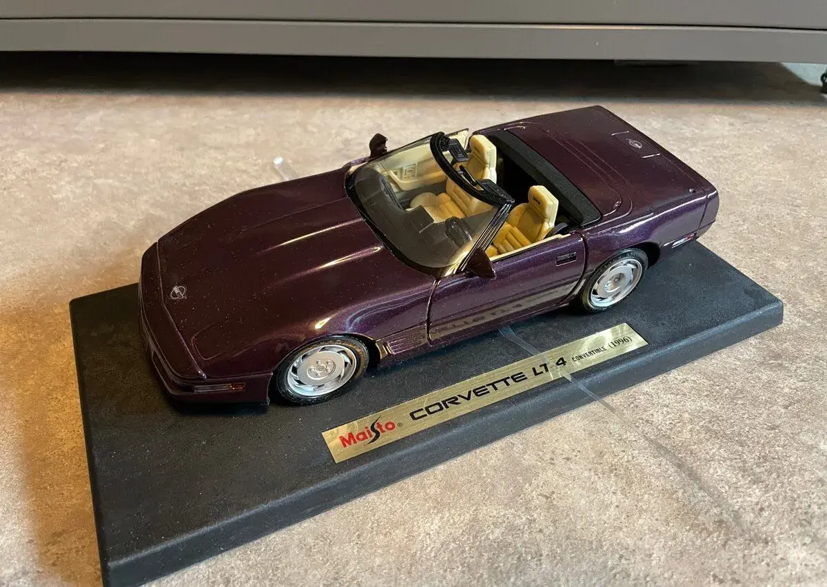 Maisto Chevrolet Corvette LT-4 Convertible 1:18