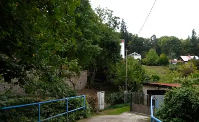Pronájem výjimečné zahrady v centru obce Všenory