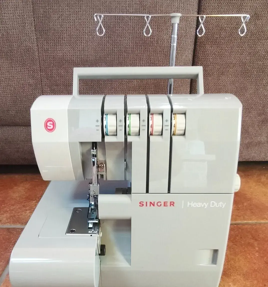 Overlock Singer Heavy Duty 14HD854