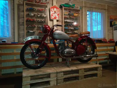 Jawa 250 pérák