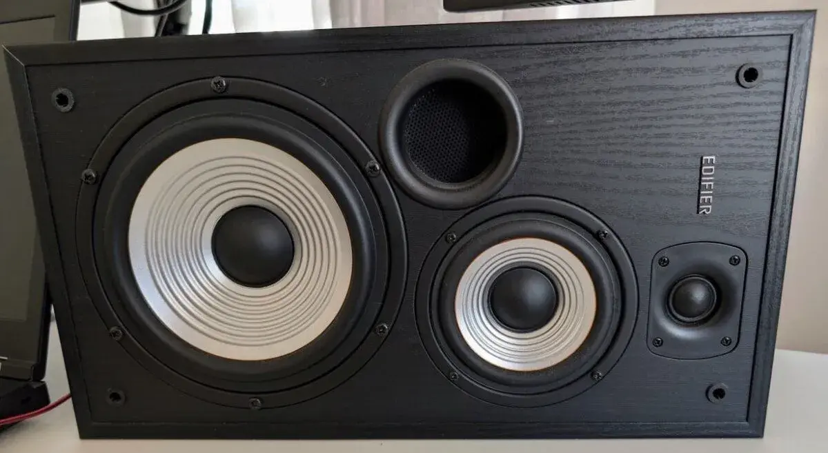 Reproduktory Edifier R2700 (128W) + dálkové ovládání – na op