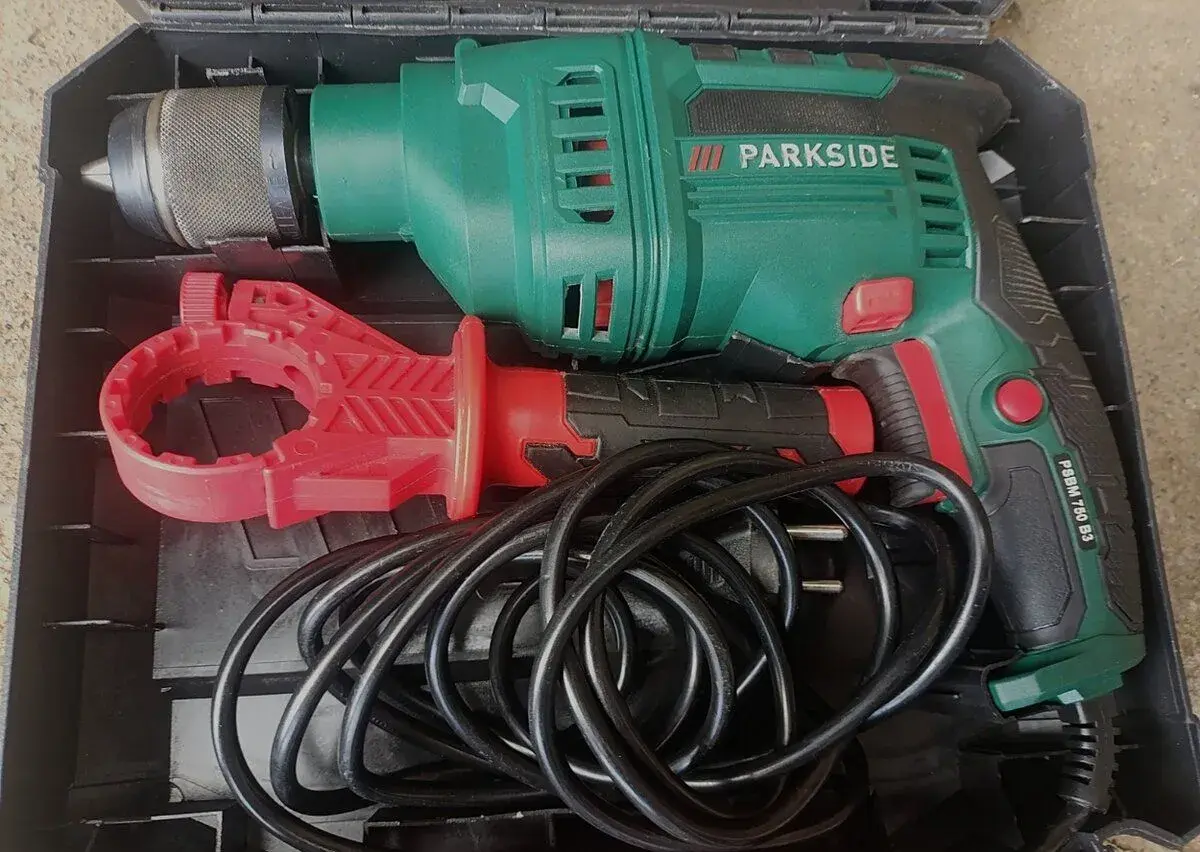 Parkside PSBM 750 B3 -příklepová vrtačka na 220V .Velmi málo