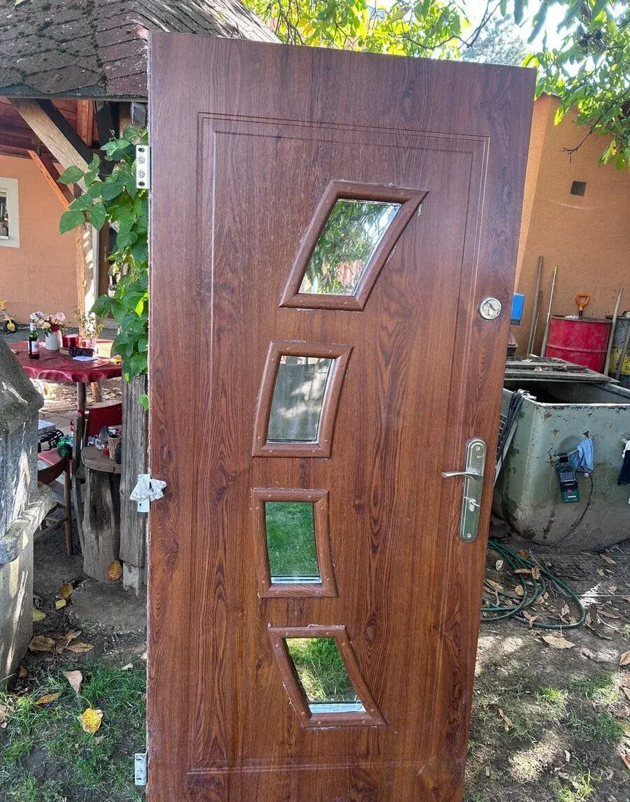 Vchodové dveře plechové 90P