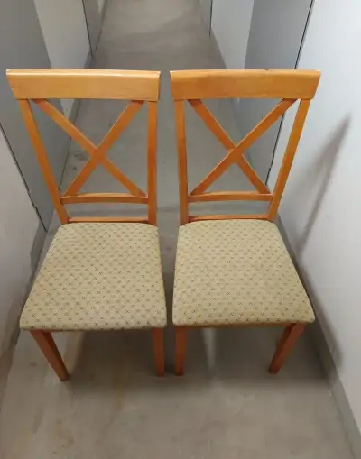 Jídelní masivní židle 2ks