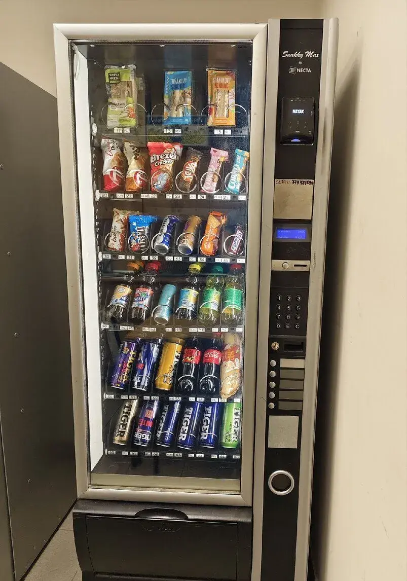 Spirálový prodejní automat Necta Snakky Max+Nayax