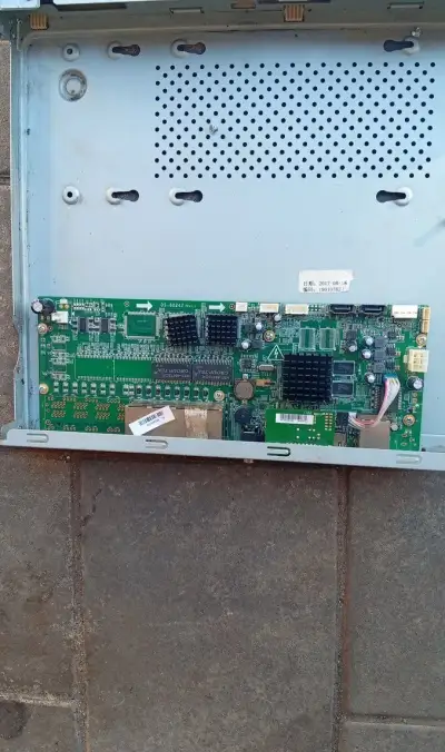 Hikvision DS-7608NI-K2/8P na díly / součástky