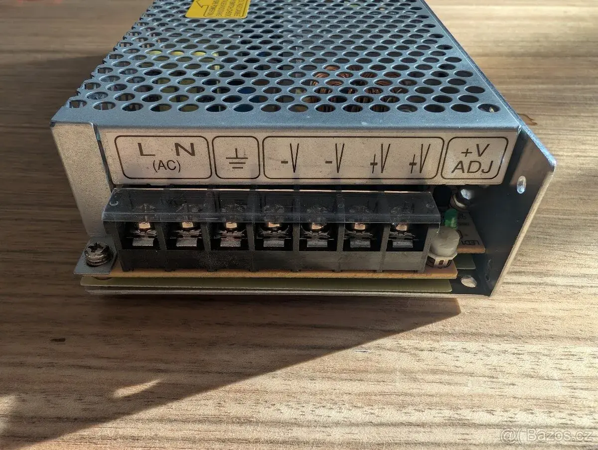 Průmyslový spínaný zdroj Mean Well RS-150-15 (15V / 10A)