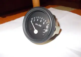 Ukazatel tlaku oleje s podsvícením - nový.