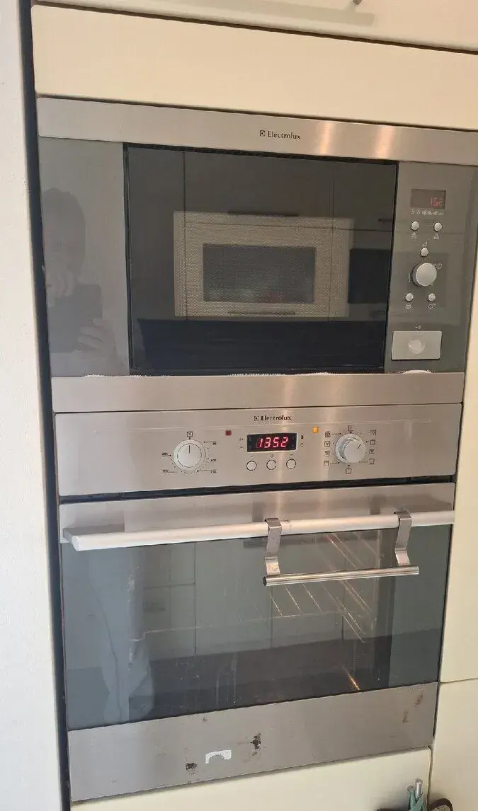 ​Set vestavných spotřebičů Electrolux – trouba + mikrovlnka