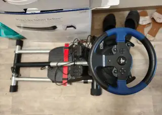 Thrustmaster T150 Force Feedback + pedály a stojan