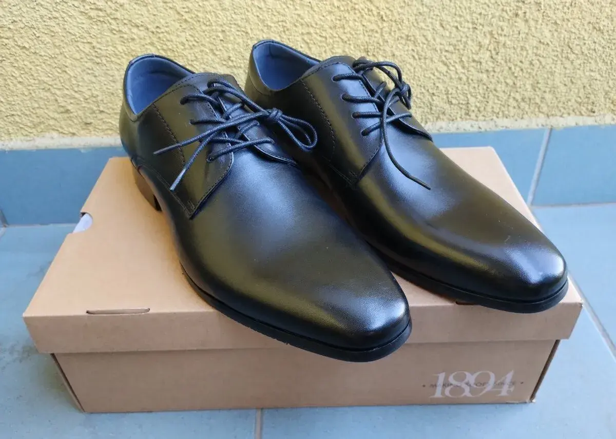 Nové černé polobotky Baťa, vel. 43