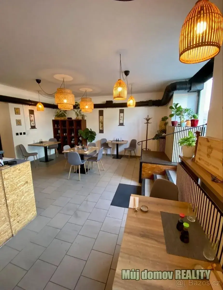 Pronájem zavedené restaurace 86 m and sup2; Rašínovo nábřeží