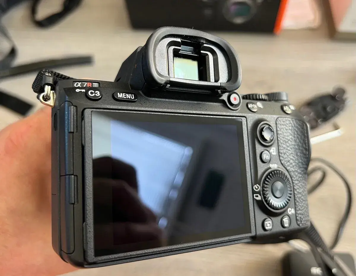Sony A7R III -5000 expozic, stav jako nový