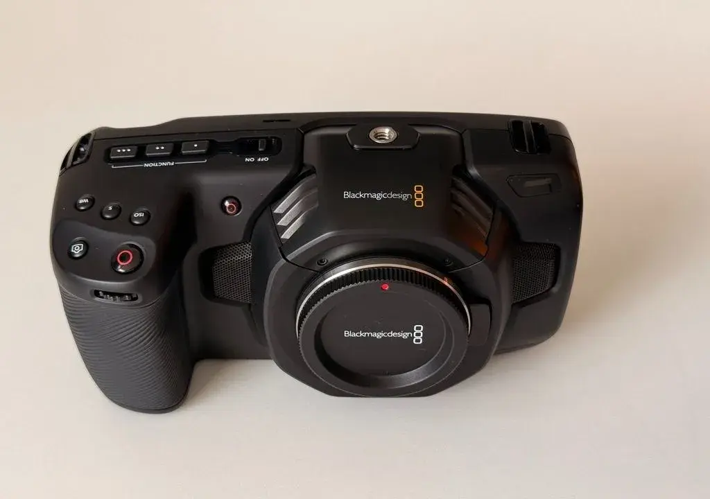 Blackmagic Pocket Cinema Camera 4K + Video Assist 7 12G HDR