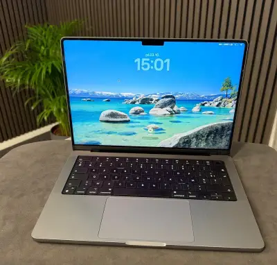 MacBook Pro M1 Pro 14” (2021) 16GB/512GB, rok záruka