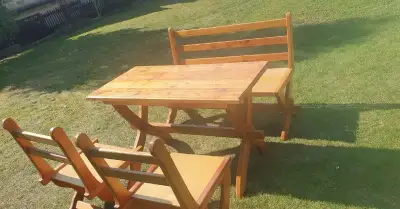 Nábytek dřevěný