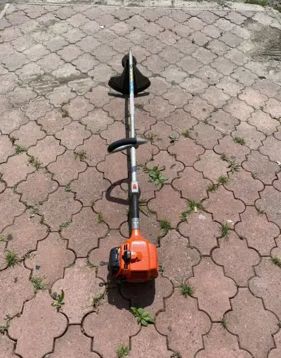 Sekačka, křovinořez , kosa,vyžínač Dolmar LT 250