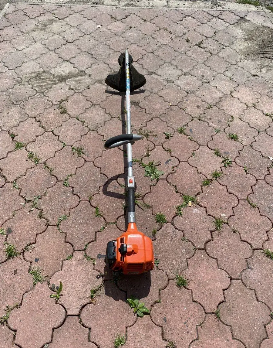 Sekačka, křovinořez , kosa,vyžínač Dolmar LT 250