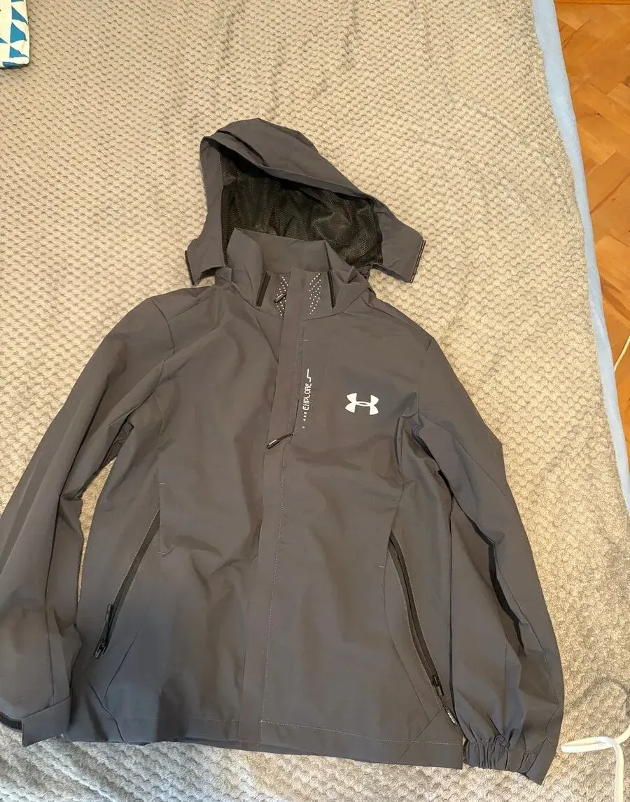 Under Armour šusťákovka