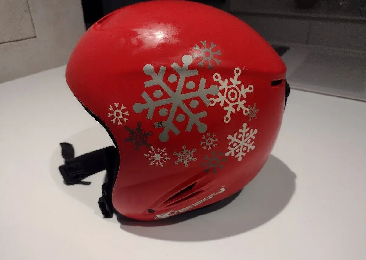 Snowboard přilba