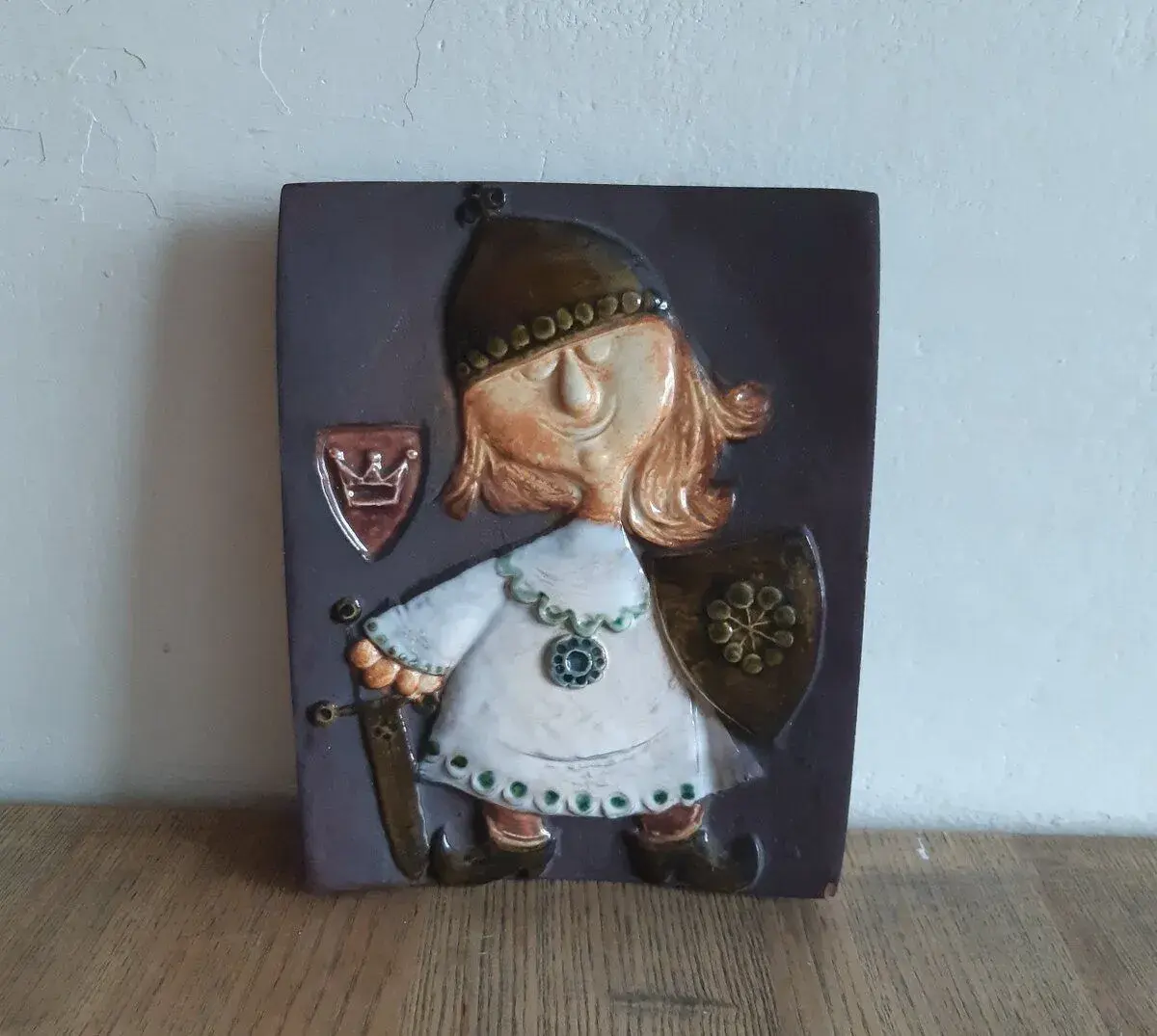 retro keramický kachel s reliéfem rytíře - Kravsko