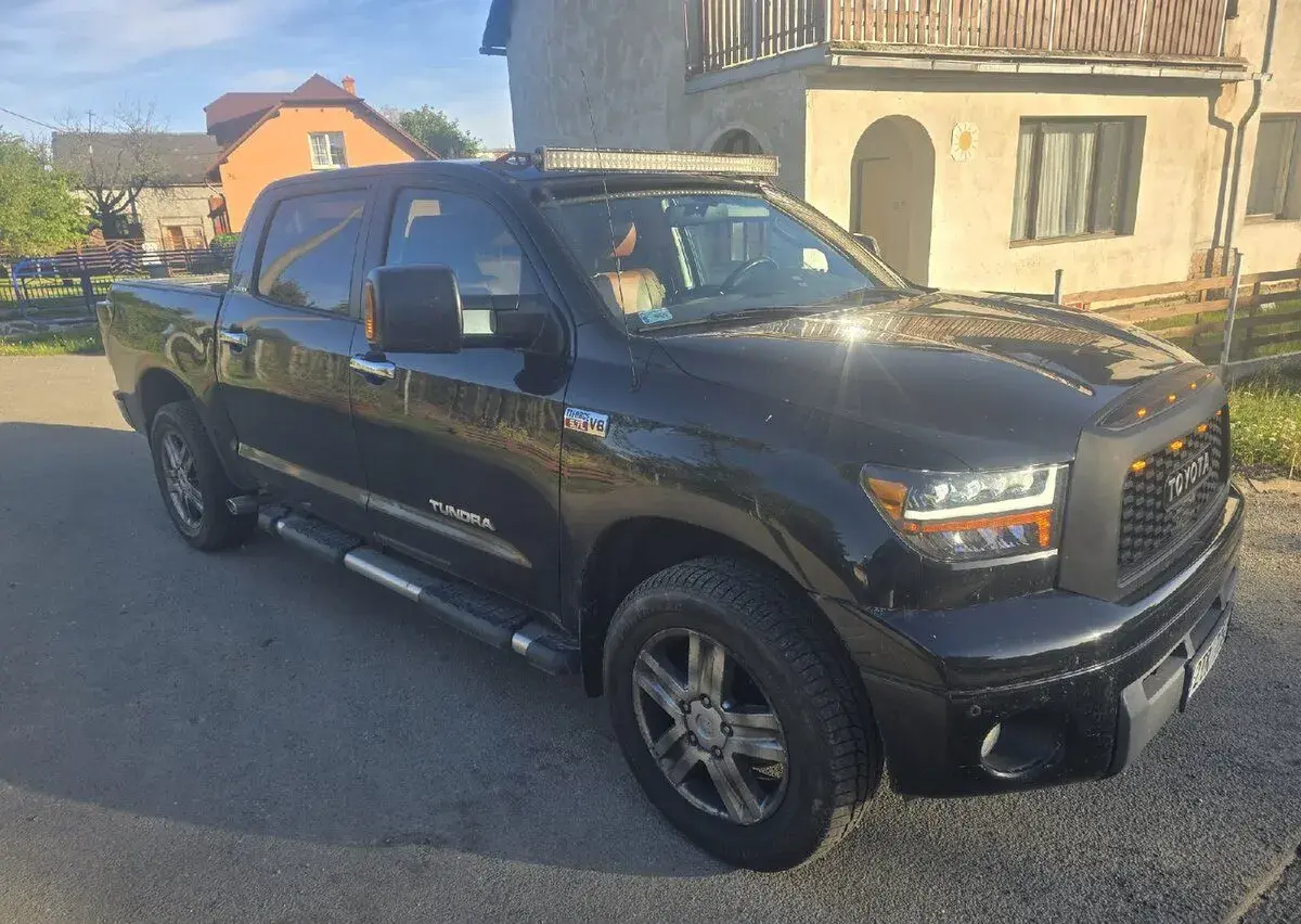 Tundra 5,7i limited