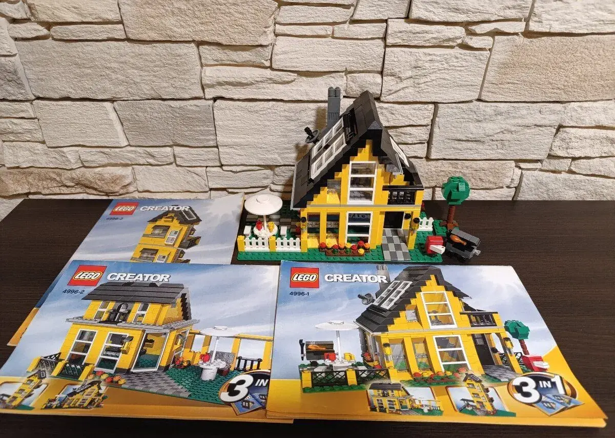 Lego 4996 plážový dům a 10720 helikoptéra.