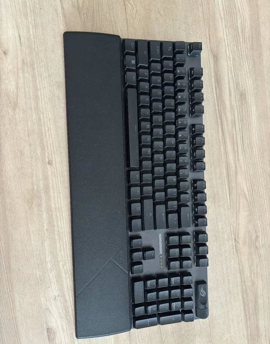 Klávesnice Asus rog strix scope ii