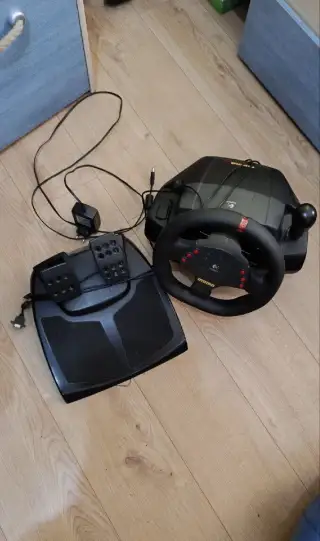 Volant Logitech MOMO racing