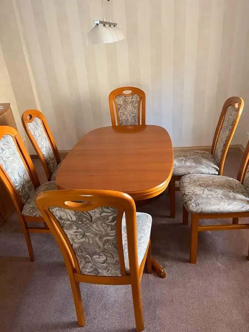 Stůl jídelní rozkládací a 6 jídelních židlí, masiv