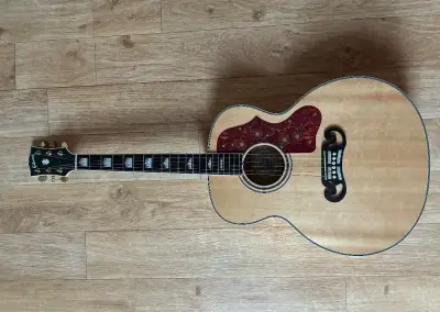 Gibson SJ-200