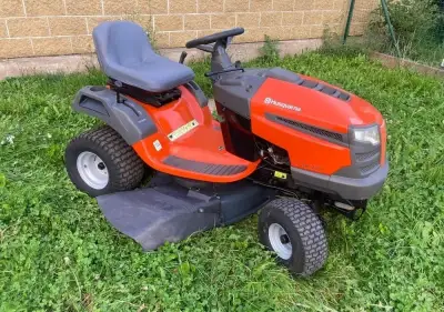 Zahradní traktor Husqvarna LTH 151